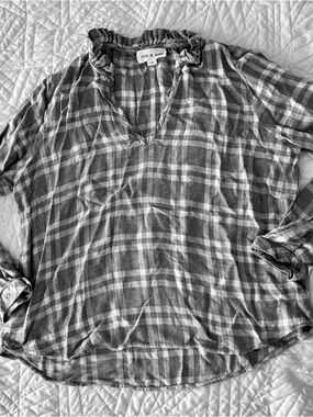 Anthropologie Cloth & Stone Plaid Ruffle Neck Buttonless Blouse - Gray/White